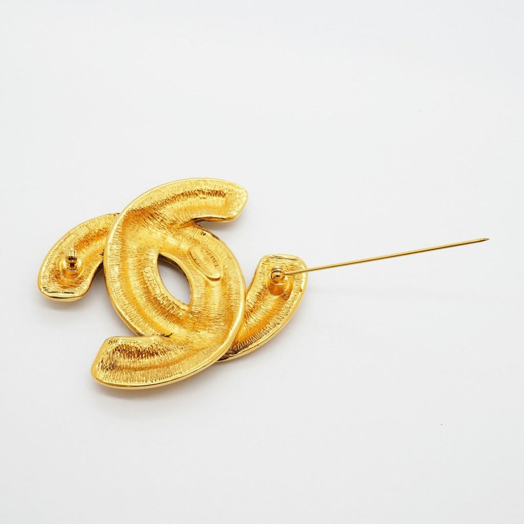 Chanel Vintage CC Logo Quilted Gold Plated Brooch — view 6