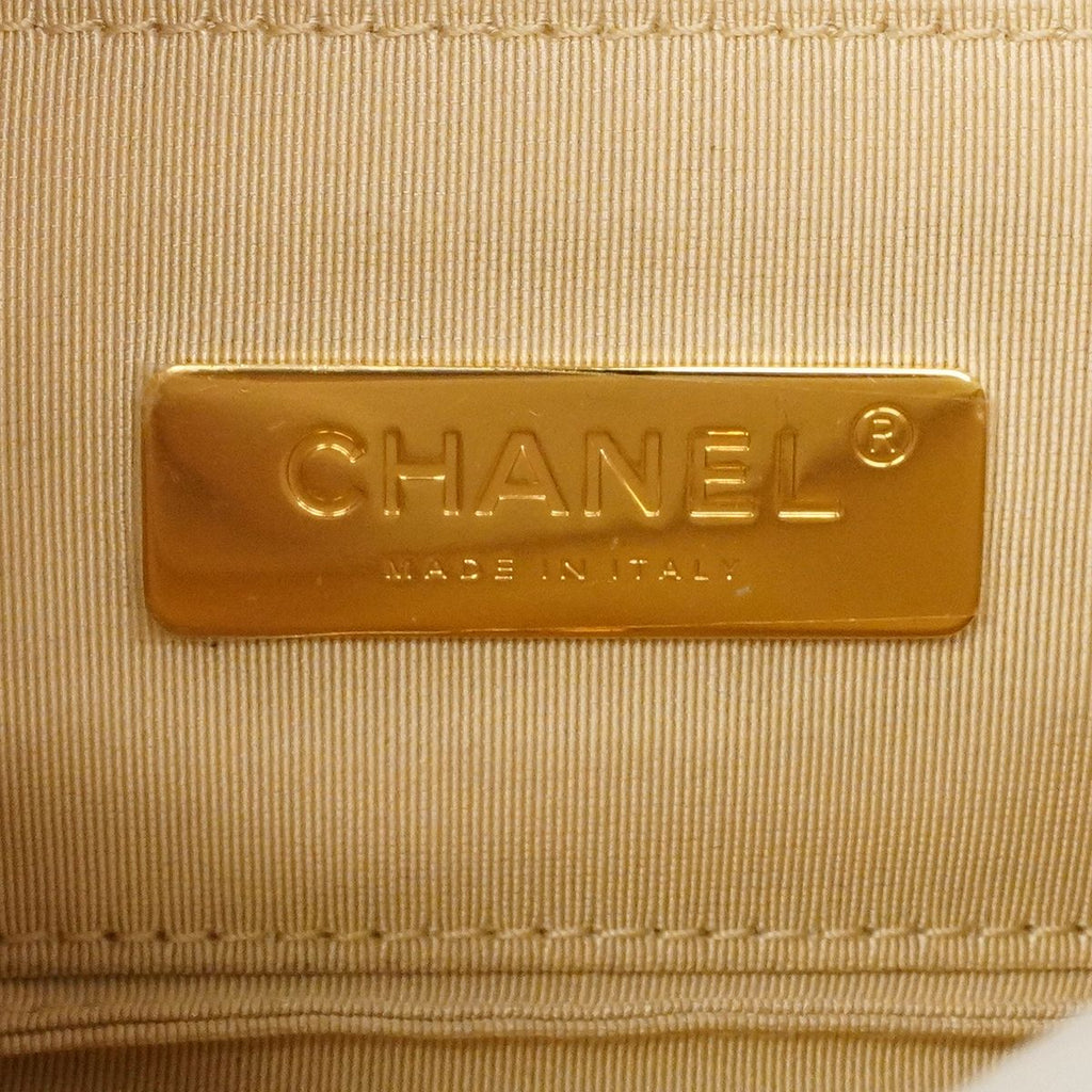 Chanel Waist Bag 19 Lambskin White Gold — view 5
