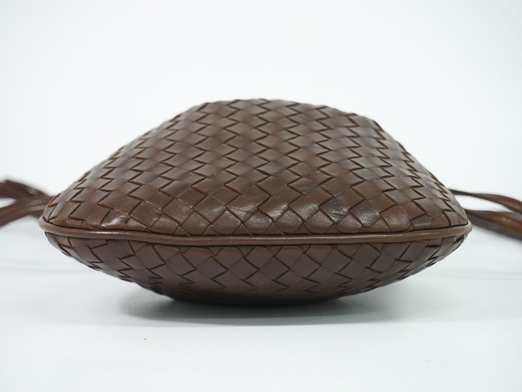 Bottega Veneta Intrecciato Drawstring Shoulder Bag Pochette Leather Brown Second — view 3