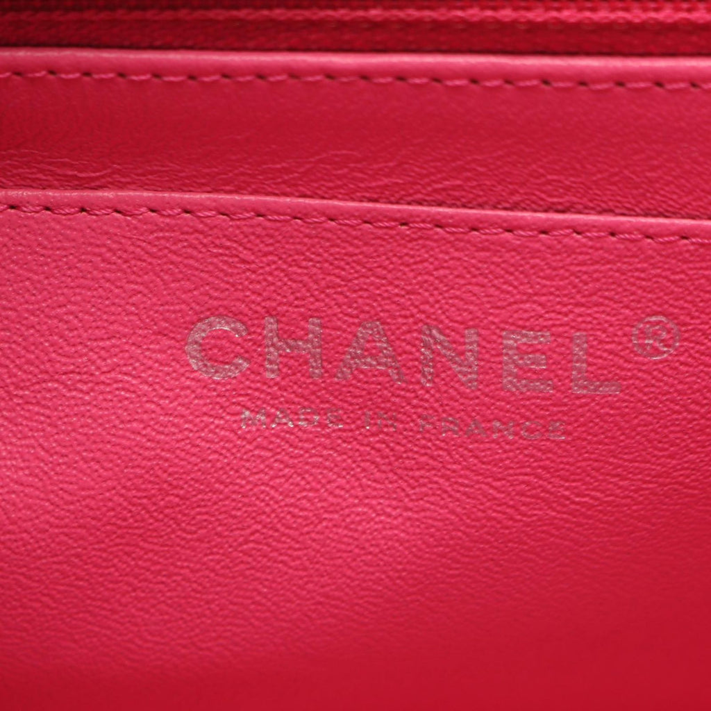 Chanel Shoulder Bag Mini Quilted Fuchsia Pink Caviar Leather Chain — view 4