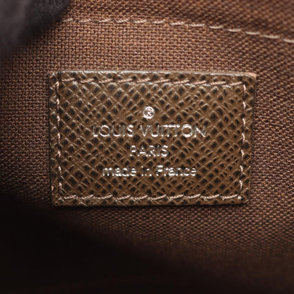 Louis Vuitton Shoulder Bag Taiga Grizzly Leather — view 4