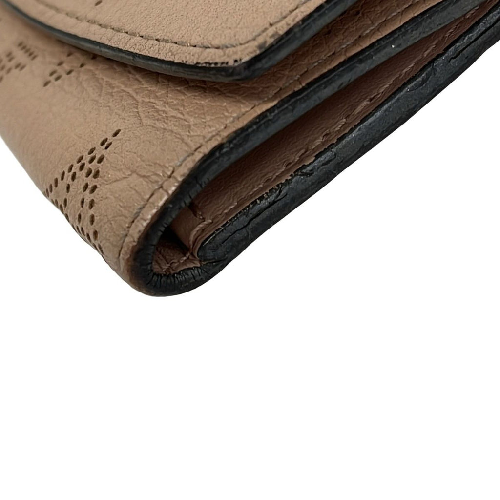 Louis Vuitton Key Case Mahina Multicles 4 Magnolia Leather Cowhide Key Holder — view 7