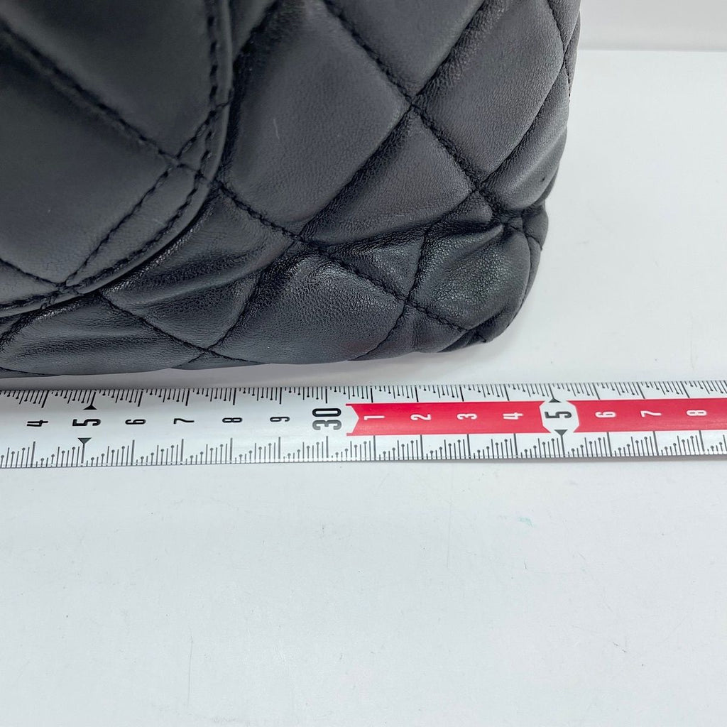 Chanel Shoulder Bag Quilted — view 4