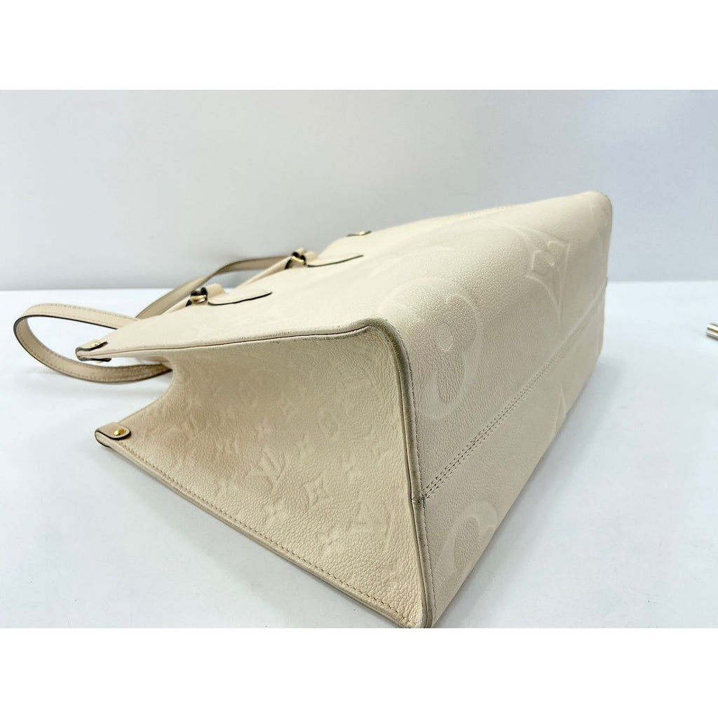 Louis Vuitton Tote On The Go MM — view 6