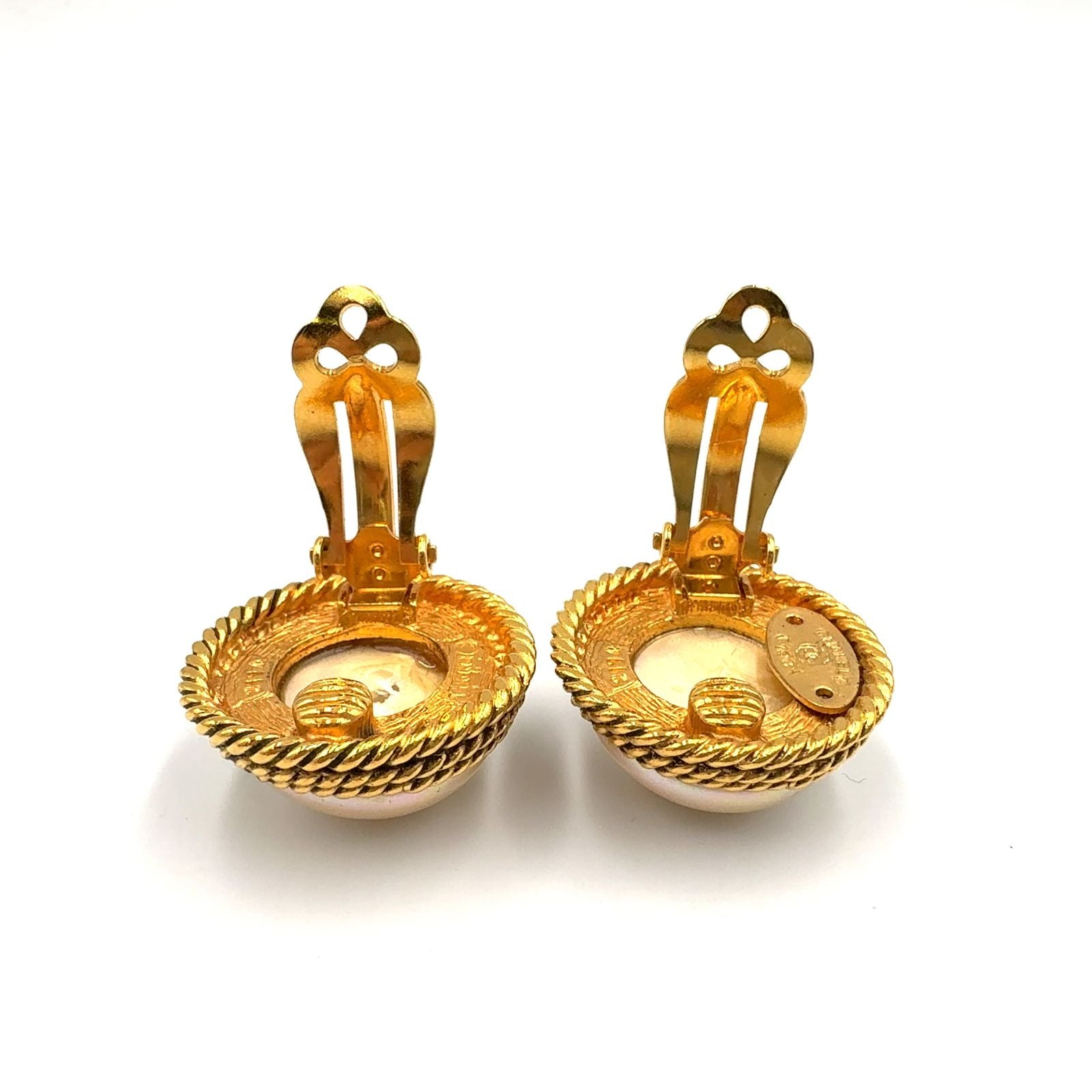 Chanel Round Pearl Gold White Earrings — view 5