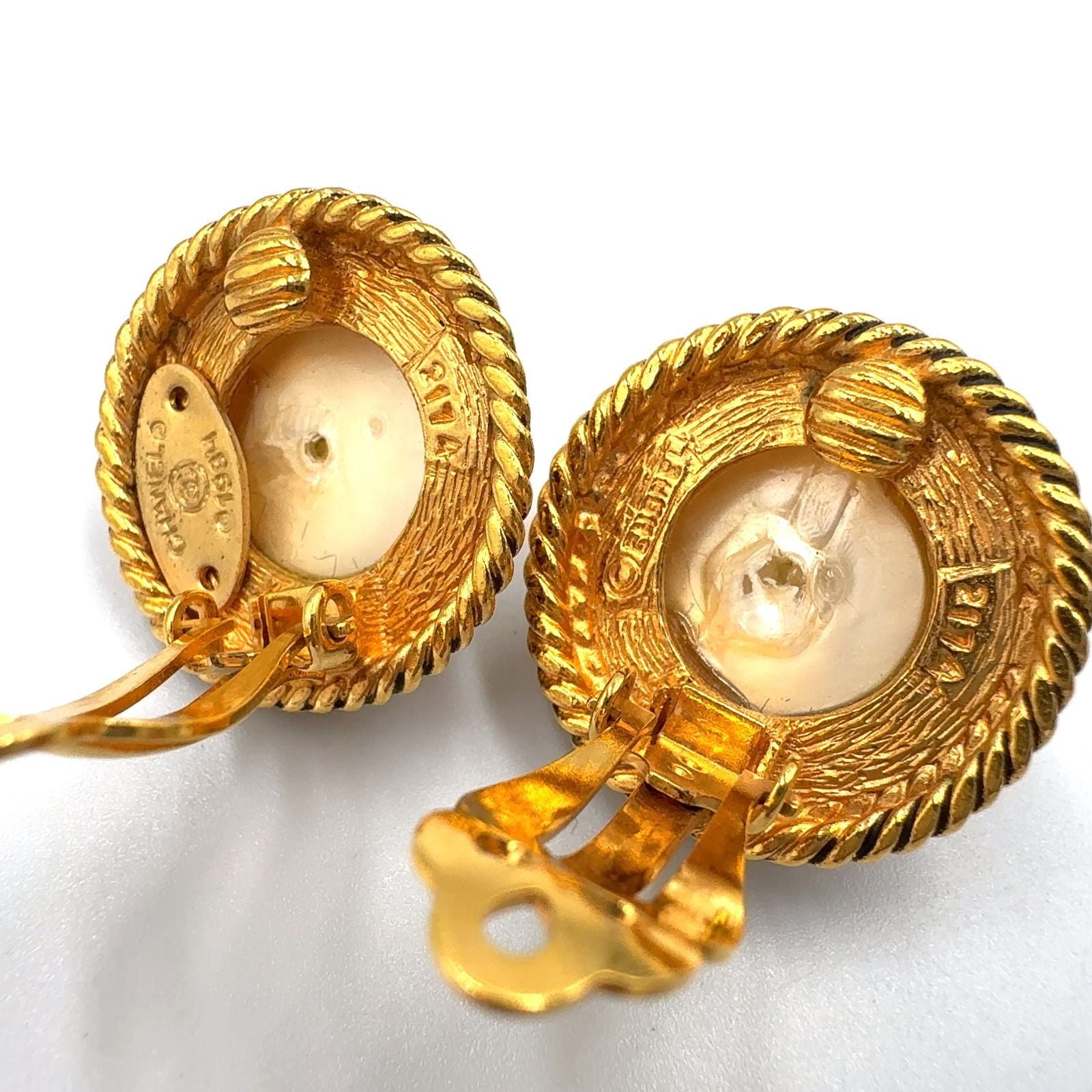 Chanel Round Pearl Gold White Earrings — view 7