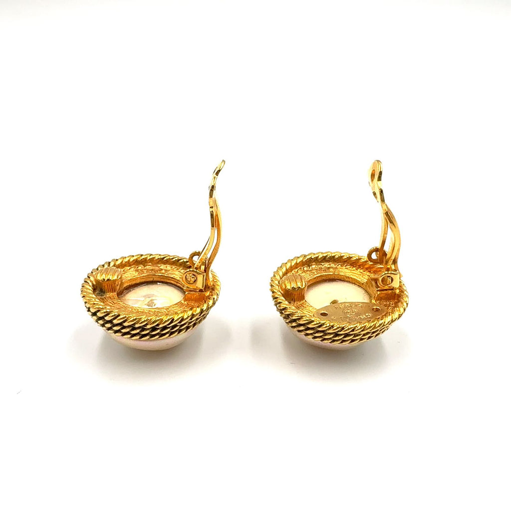 Chanel Round Pearl Gold White Earrings — view 6