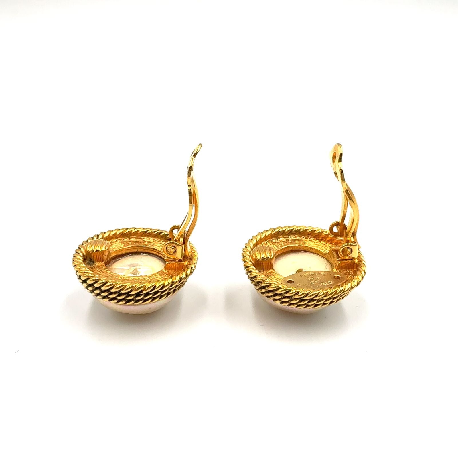 Chanel Round Pearl Gold White Earrings — view 6