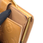 Louis Vuitton Porte-Monnaie Monogram Vernis Noisette Enamel Leather Yellow — view 9