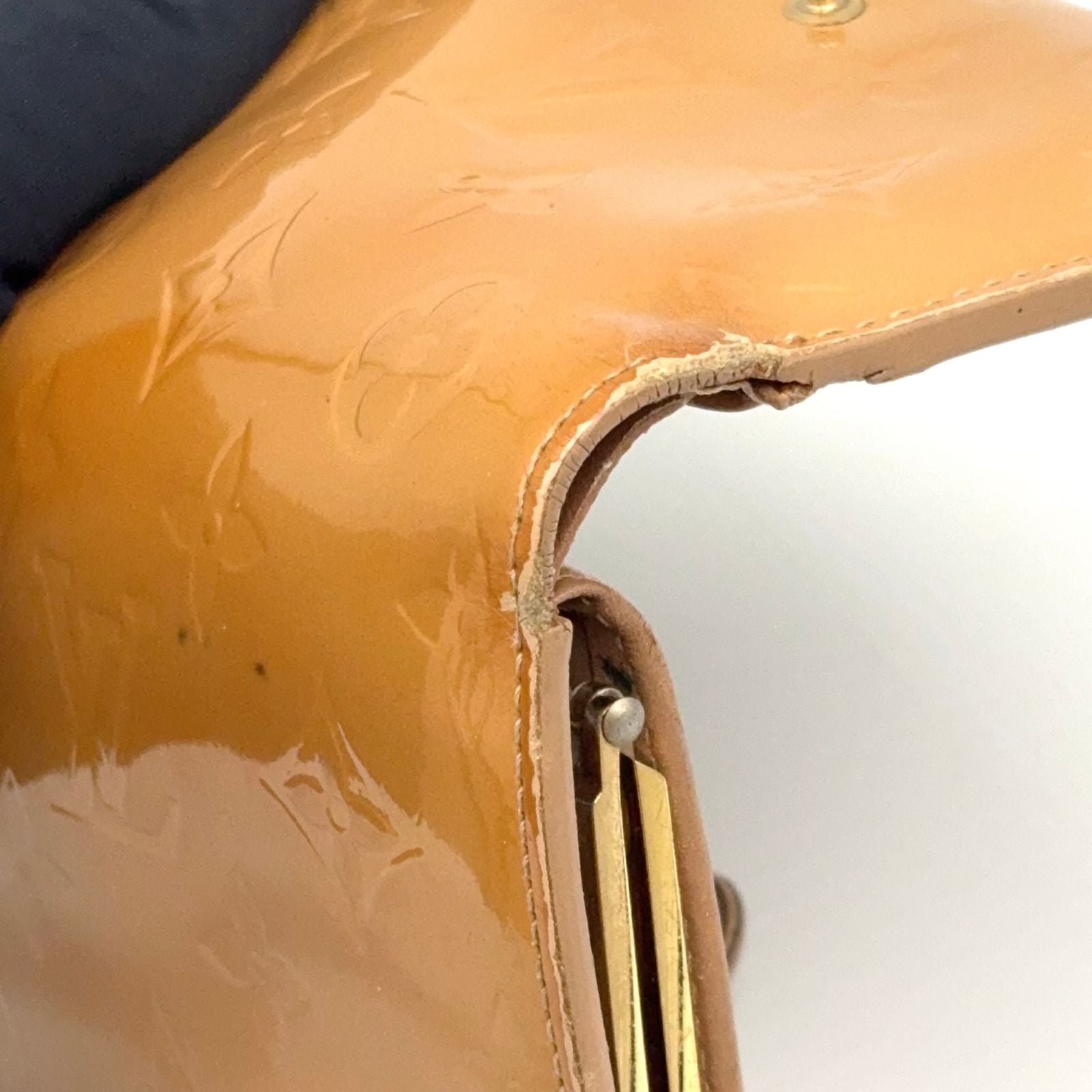 Louis Vuitton Porte-Monnaie Monogram Vernis Noisette Enamel Leather Yellow — view 7