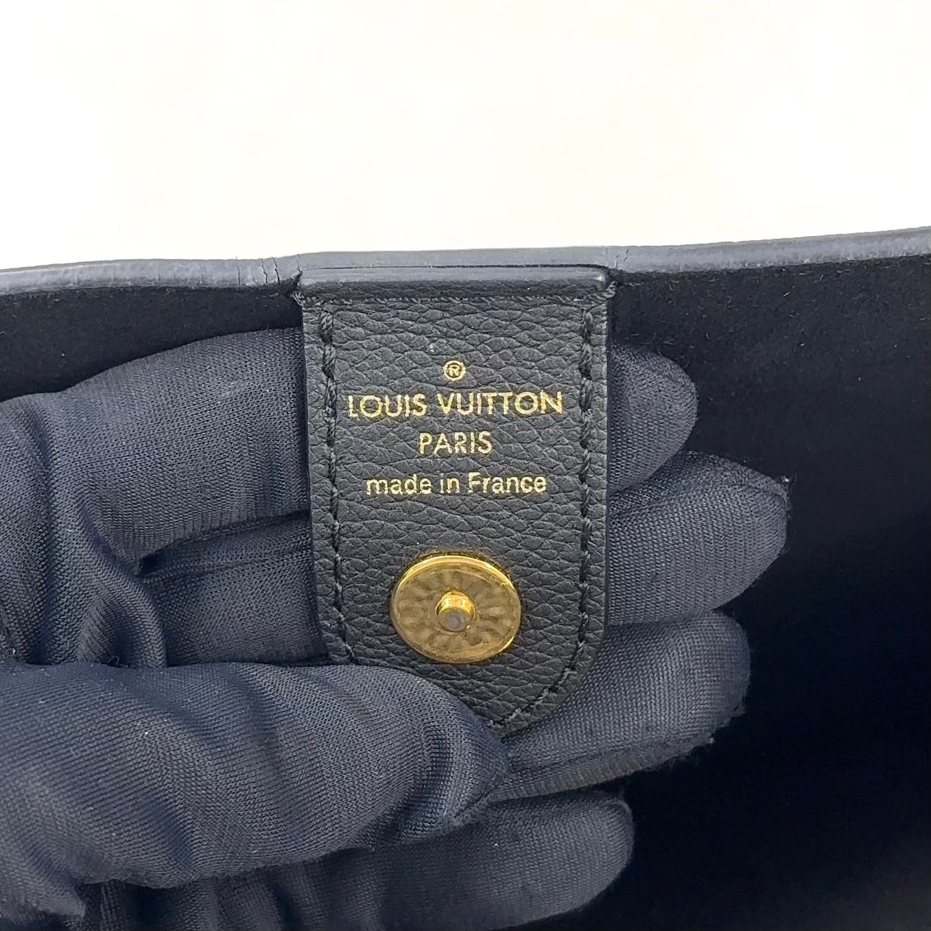 Louis Vuitton Lockme Calf Black Handbag Gold — view 4