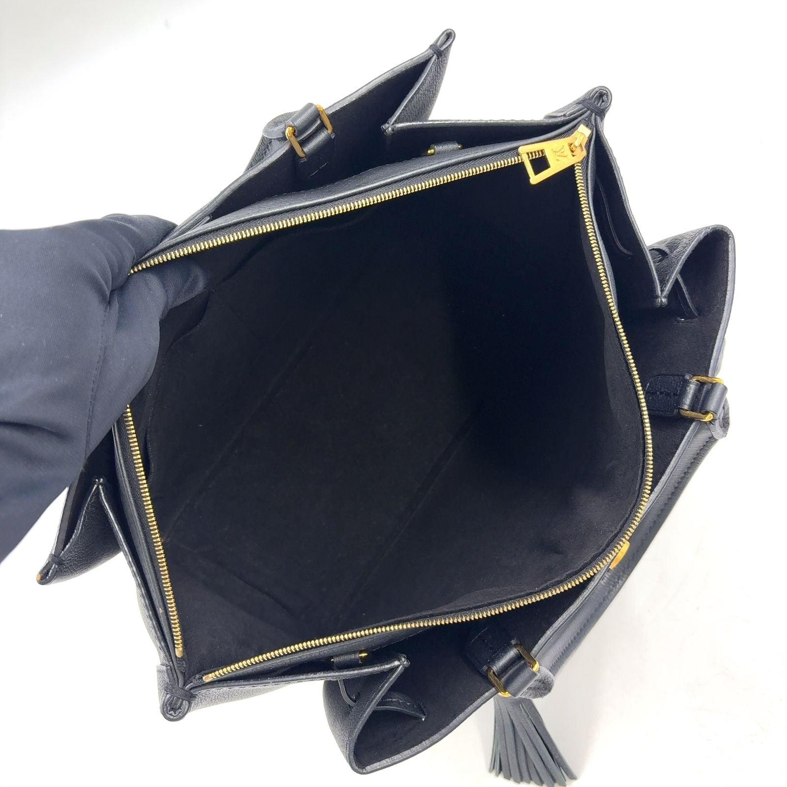 Louis Vuitton Lockme Calf Black Handbag Gold — view 3