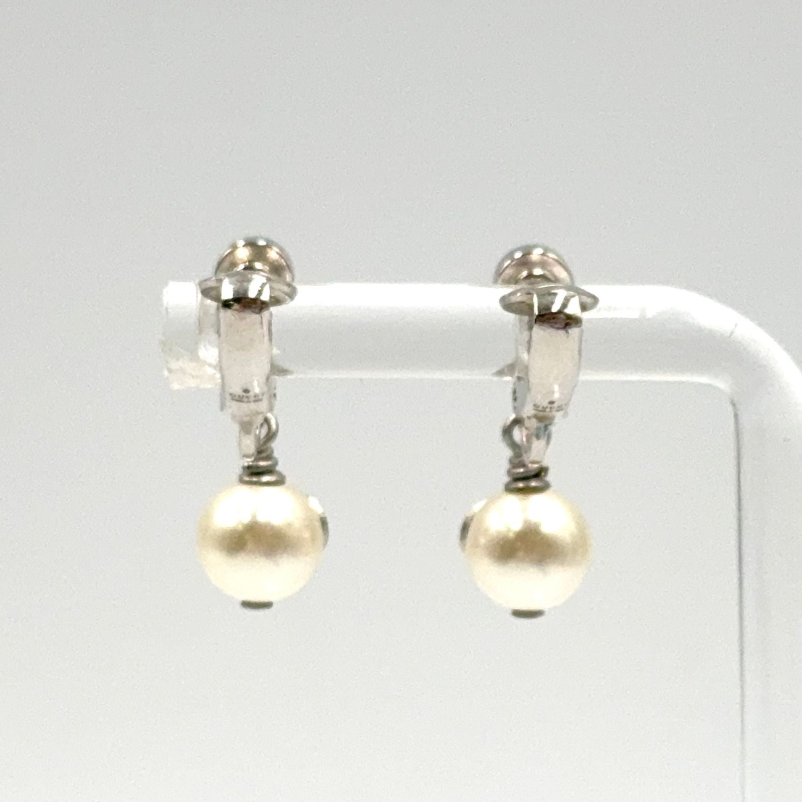 Gucci GG Pearl Metal Fakepearl Color Clear Silver White Earrings — view 3