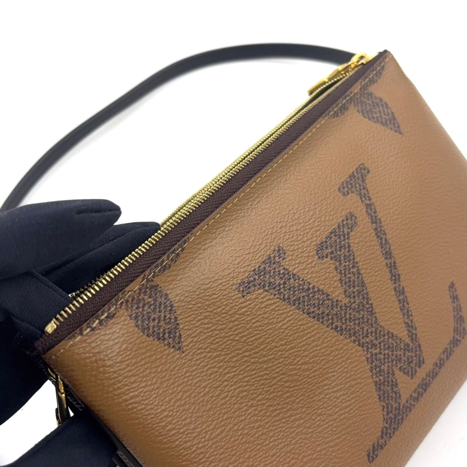 Louis Vuitton Pochette Zip Monogram Giant Reverse Leather Brown Black Shoulder — view 6