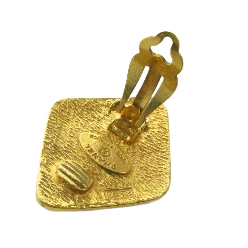 Chanel Earrings Logo CC Diamond Clip on Gold — view 3