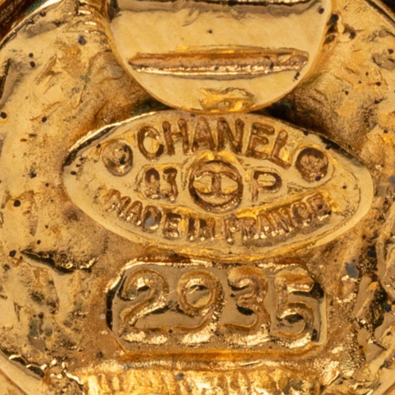 Chanel CC Logo Vintage Round Earrings Gold Plated — view 4