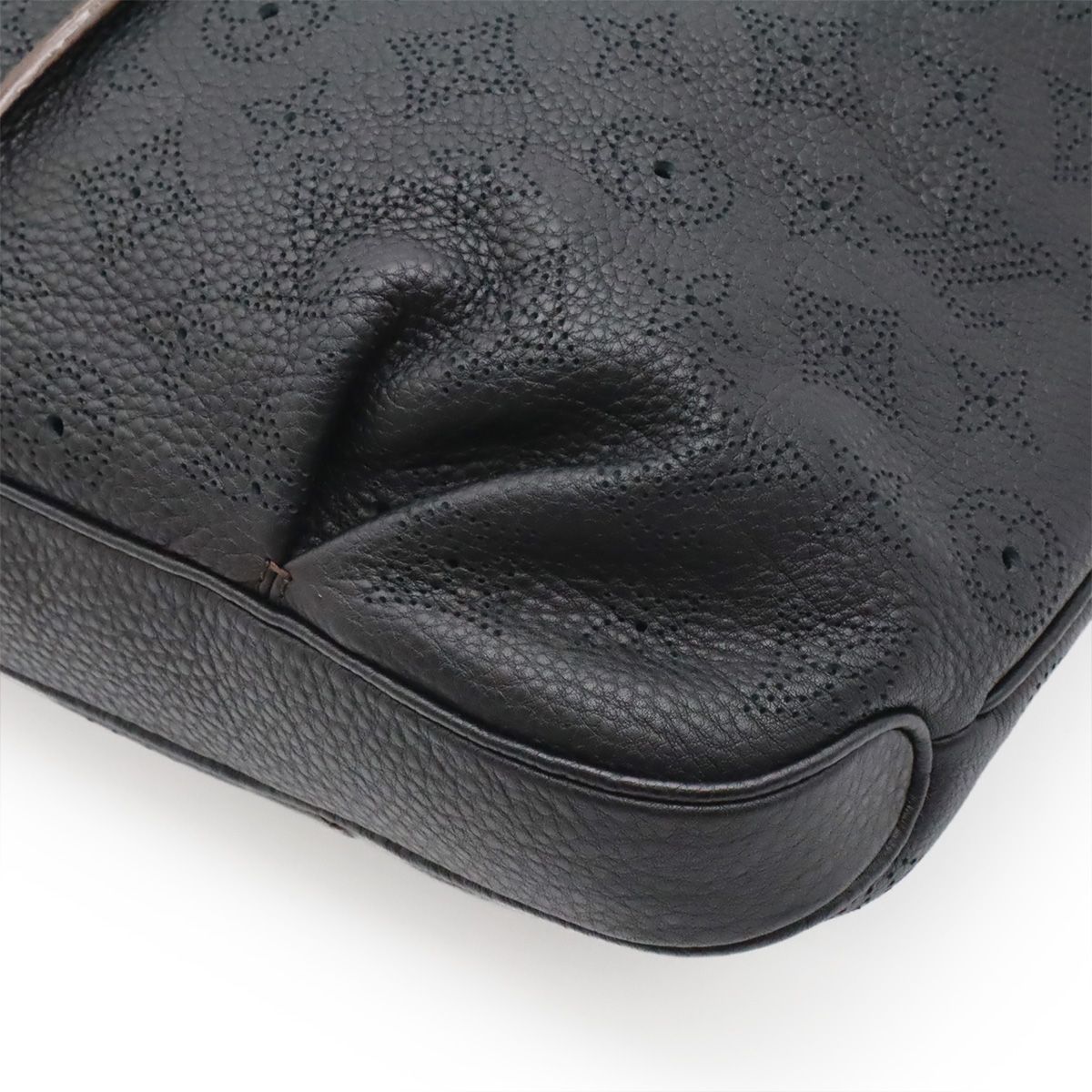 Louis Vuitton Mahina Selene PM 2-Way Shoulder Bag Noir Black Gold — view 3