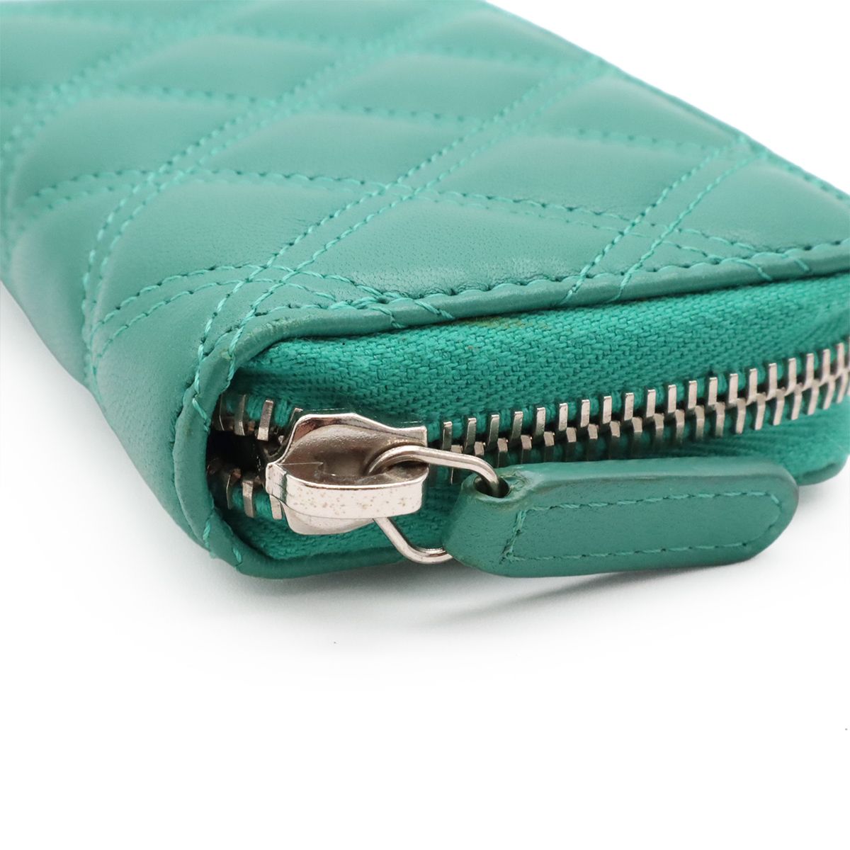 Chanel Quilted CC Logo Zip Coin Purse Zip Around Lambskin Leather Emerald Green — view 4