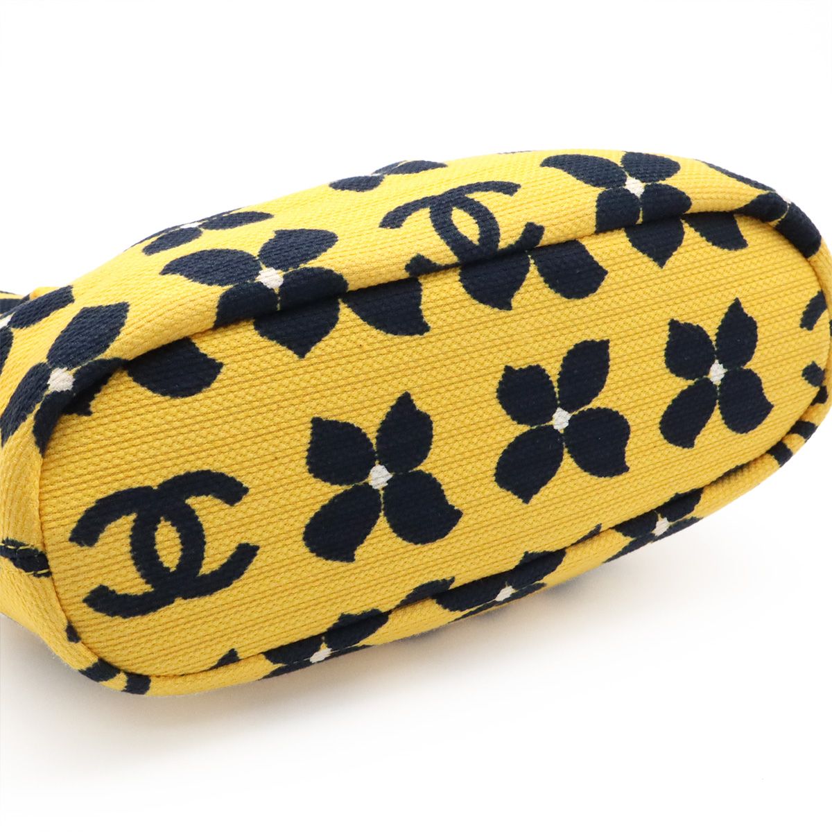 Chanel CC Logo Flower Floral Pattern Handbag Kiss Lock Canvas Yellow Black — view 6
