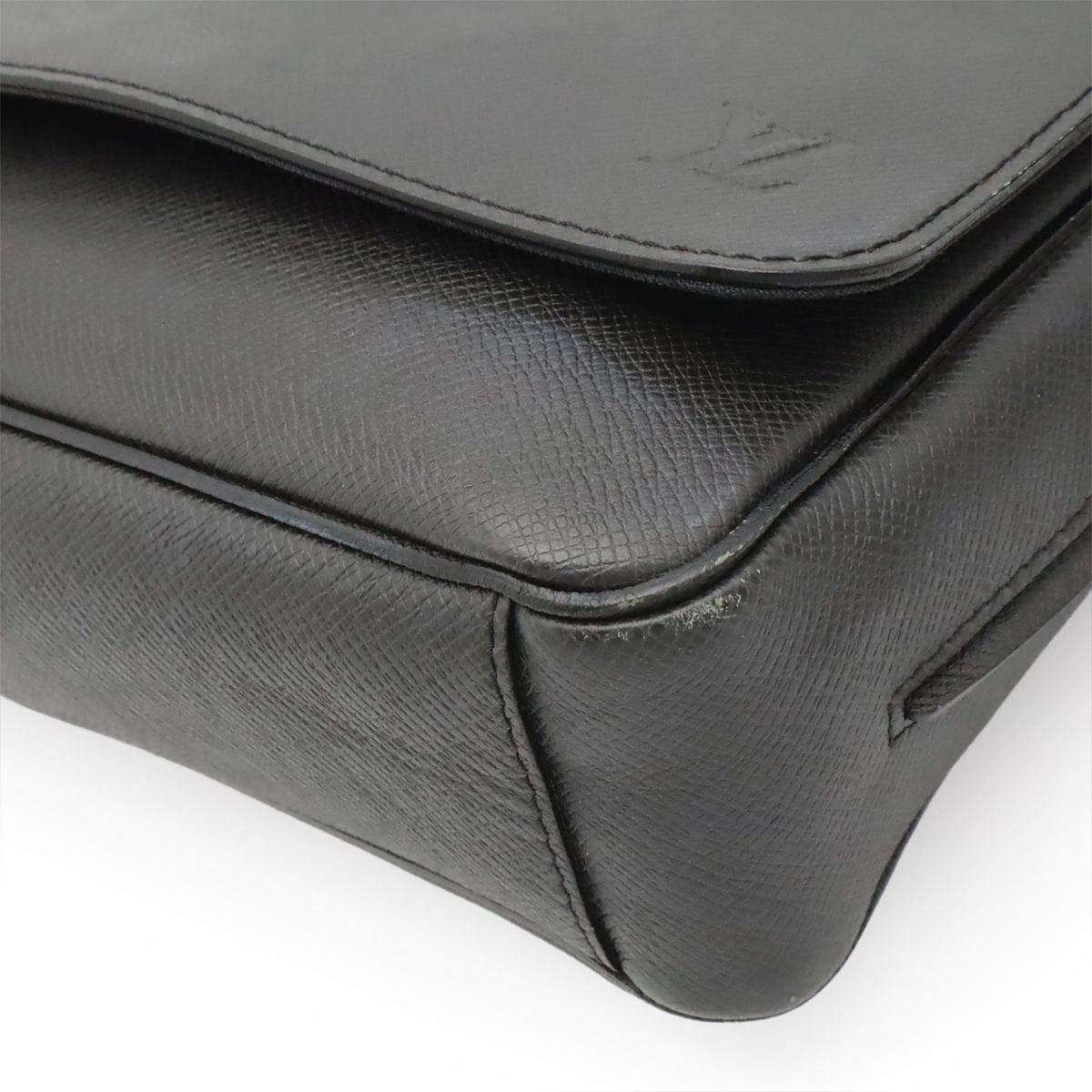 Louis Vuitton Taiga Roman PM Shoulder Bag Crossbody Leather Ardoise Black — view 3