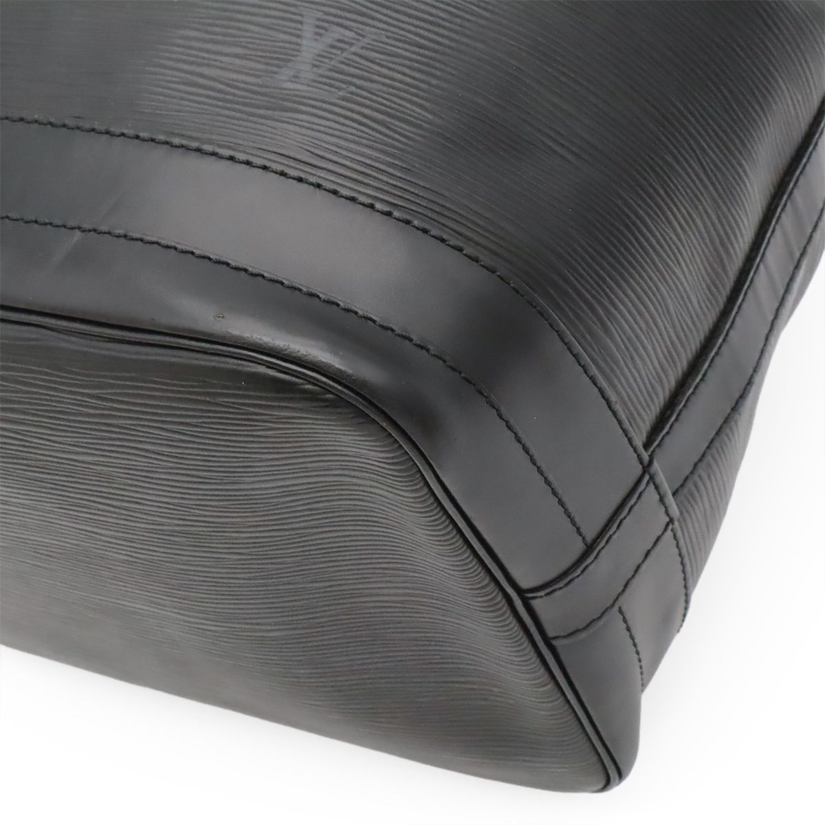 Louis Vuitton Epi Noe Shoulder Bag Drawstring Noir Black Gold — view 3