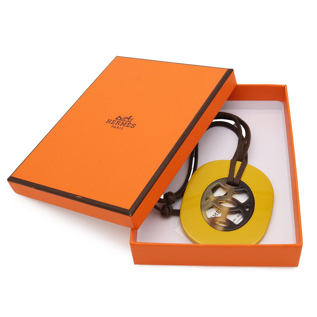 Hermes Lift PM Pendant Buffalo Horn Lacquer Yellow Brown — view 7