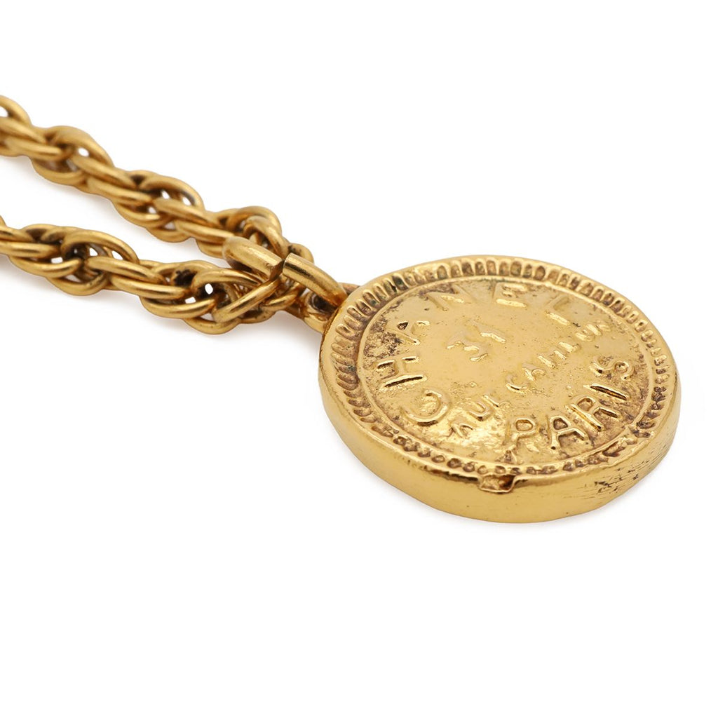 Chanel 31 Rue Cambon Coin Motif Round Plate Vintage Chain Pendant Gold — view 4