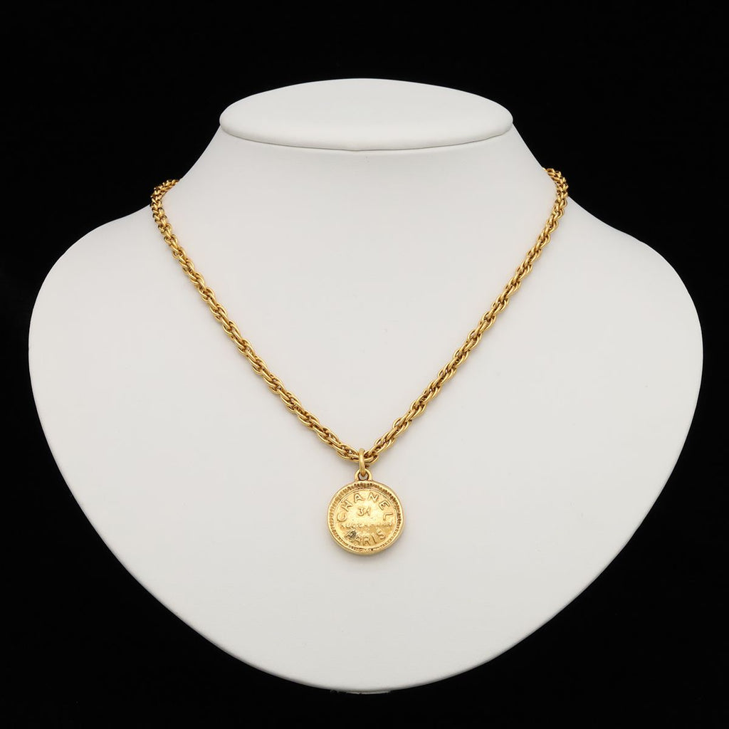 Chanel 31 Rue Cambon Coin Motif Round Plate Vintage Chain Pendant Gold — view 6
