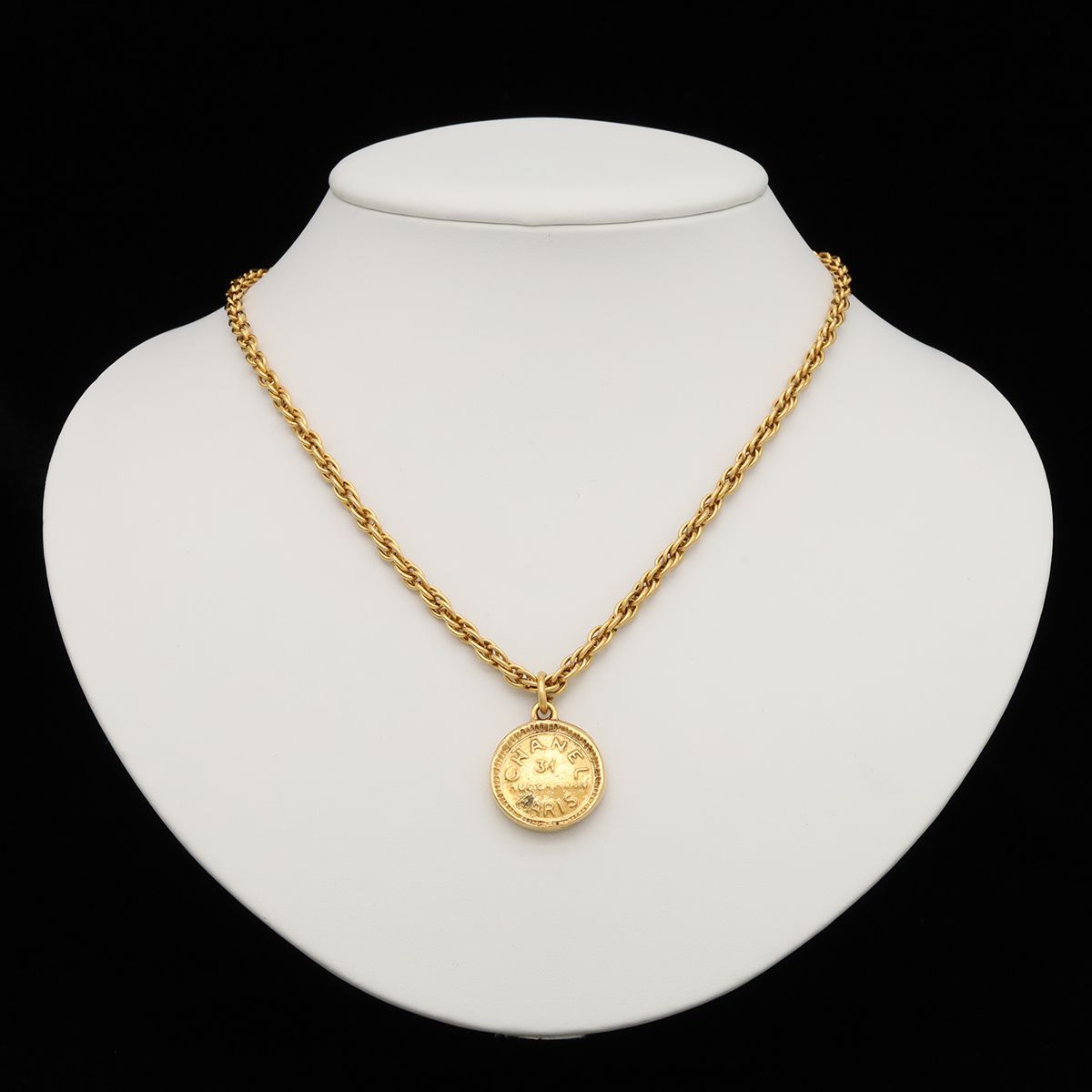 Chanel 31 Rue Cambon Coin Motif Round Plate Vintage Chain Pendant Gold — view 6
