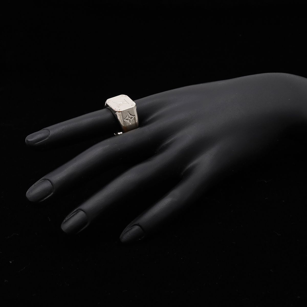 Louis Vuitton Signet Ring Monogram Metal Silver — view 7