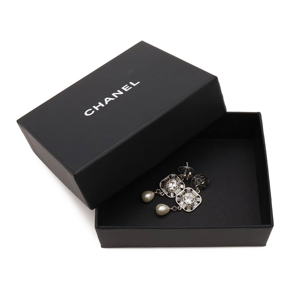Chanel CC Logo Bijou Pearl Earrings Swing Metal Faux Silver White — view 7