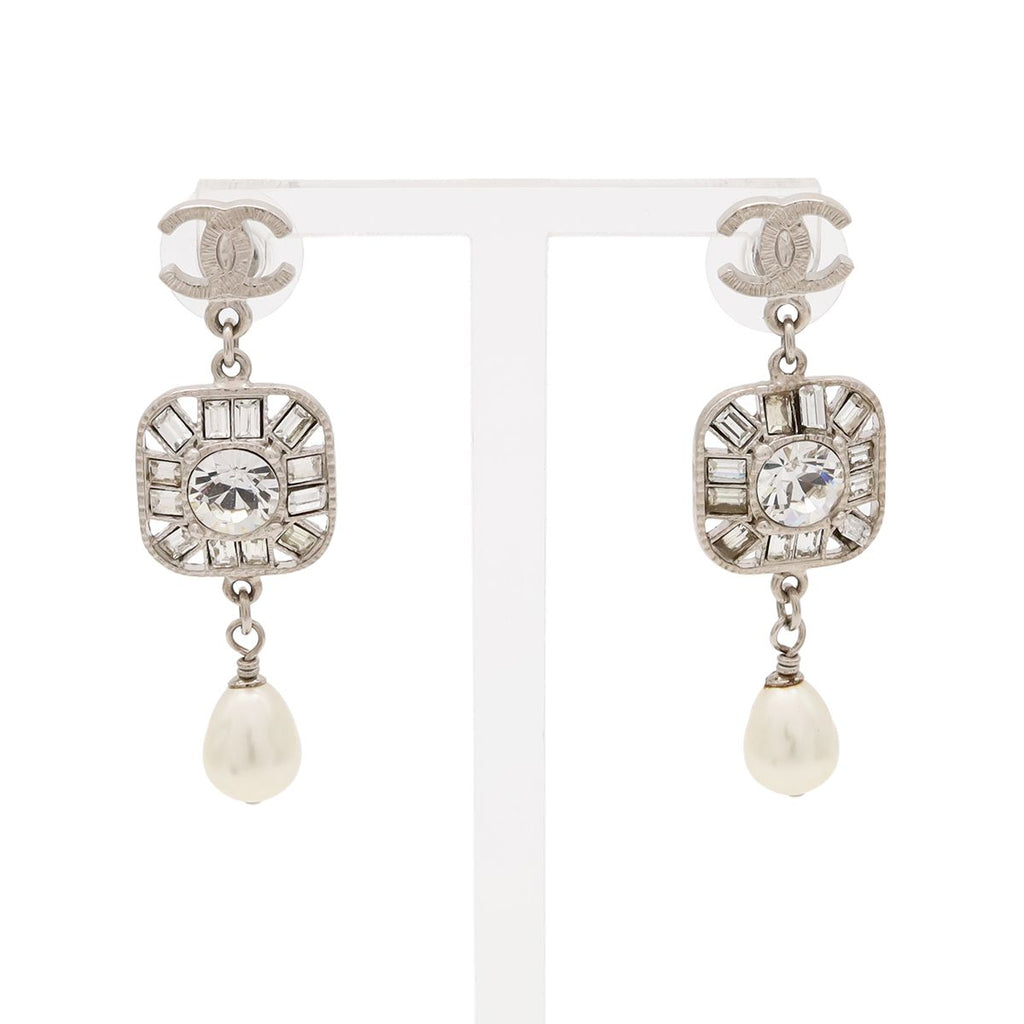 Chanel CC Logo Bijou Pearl Earrings Swing Metal Faux Silver White