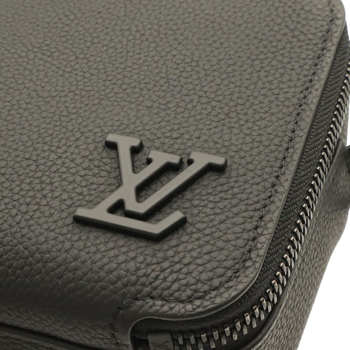 Louis Vuitton LV Aerogram Alpha Wearable Wallet Shoulder Bag 2-Way Clutch Noir — view 4