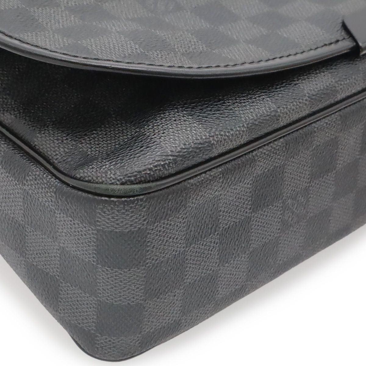 Louis Vuitton Damier Graphite Daniel MM Messenger — view 3