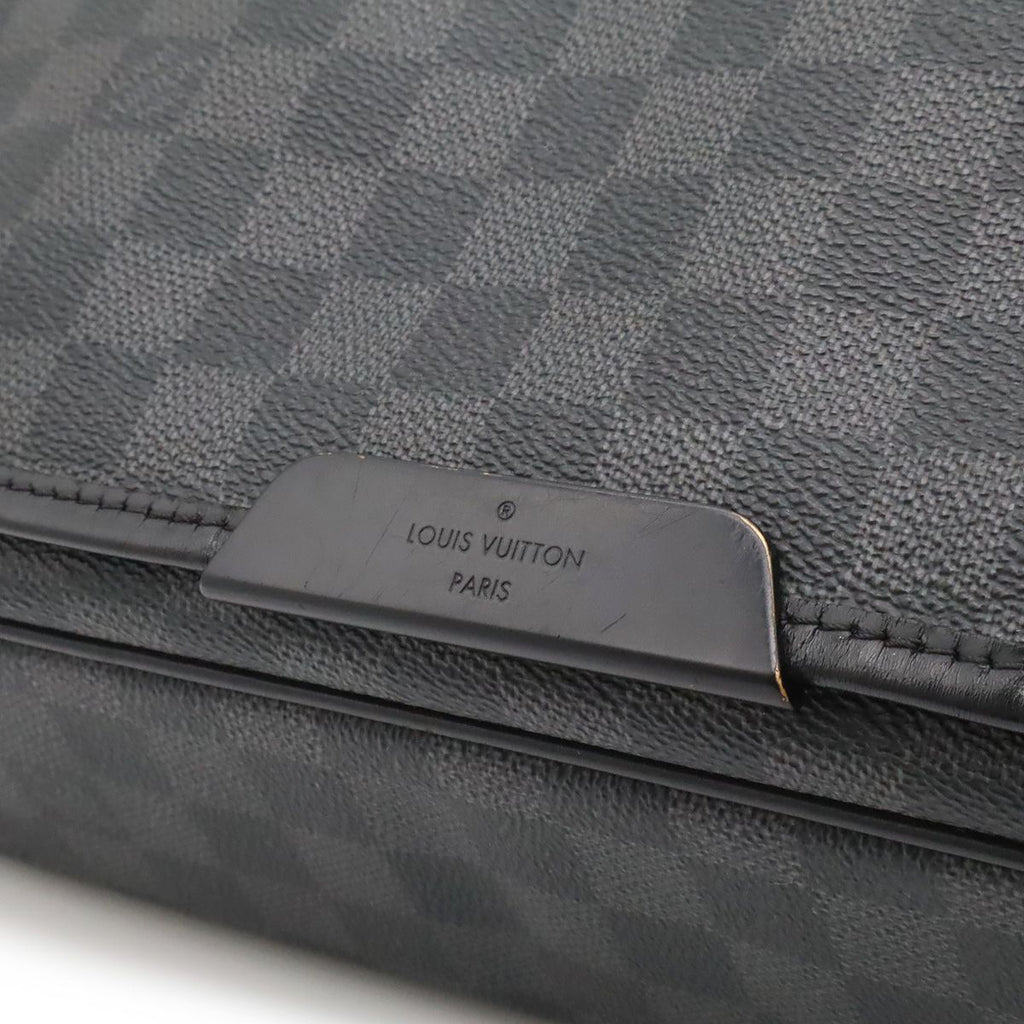 Louis Vuitton Damier Graphite Daniel MM Messenger — view 9