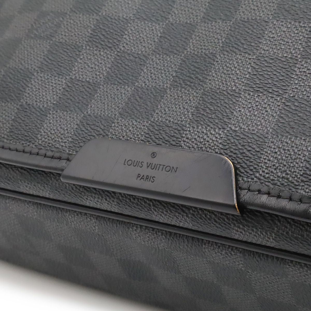 Louis Vuitton Damier Graphite Daniel MM Messenger — view 9