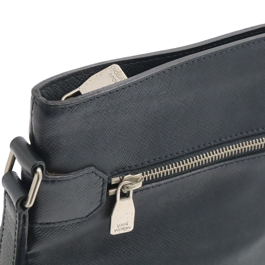 Louis Vuitton Taiga Sasha Shoulder Bag Crossbody No Gusset Boreal Navy Silver — view 6
