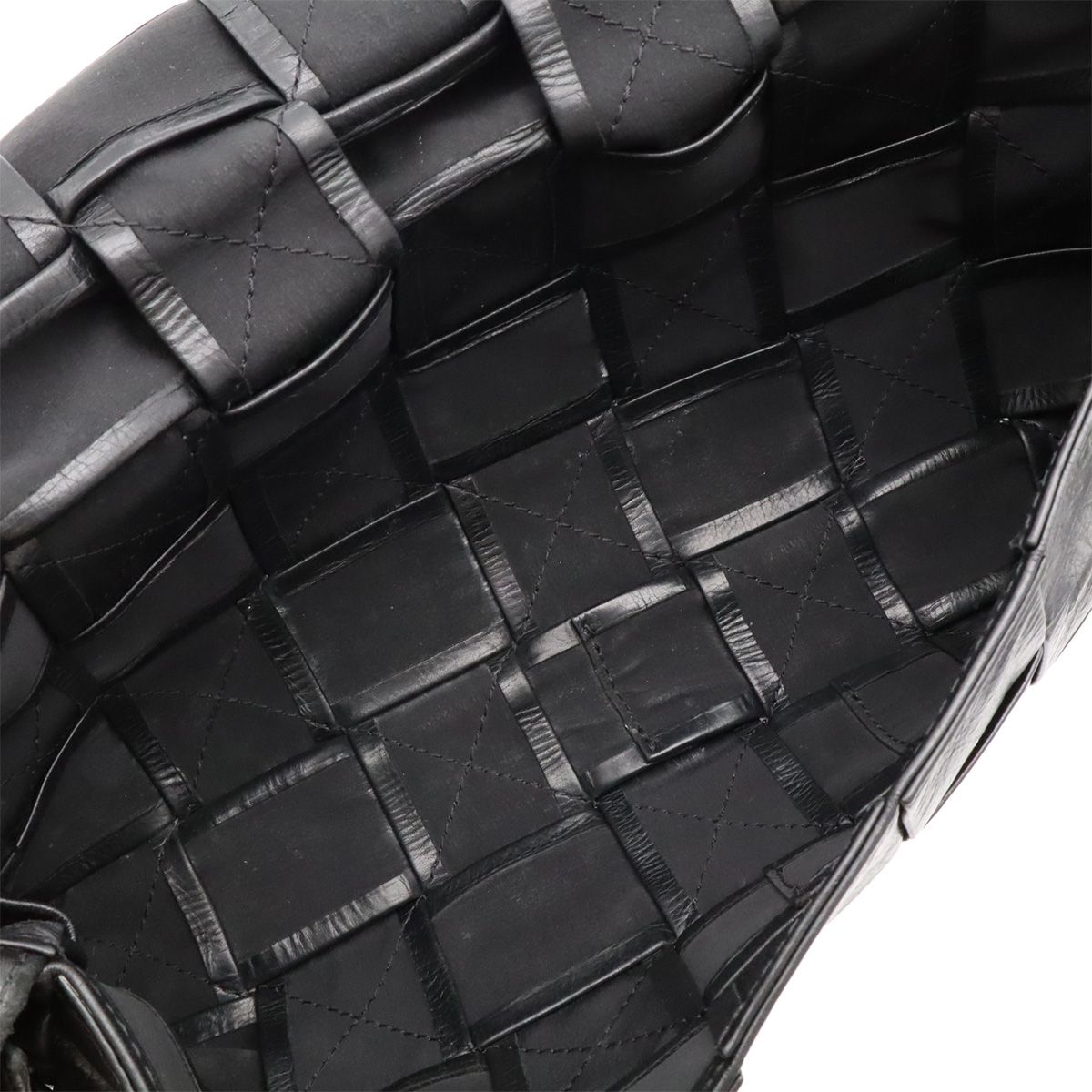 Bottega Veneta the Stretch Cassette Camping Shoulder Bag Maxi Intre Leather — view 8