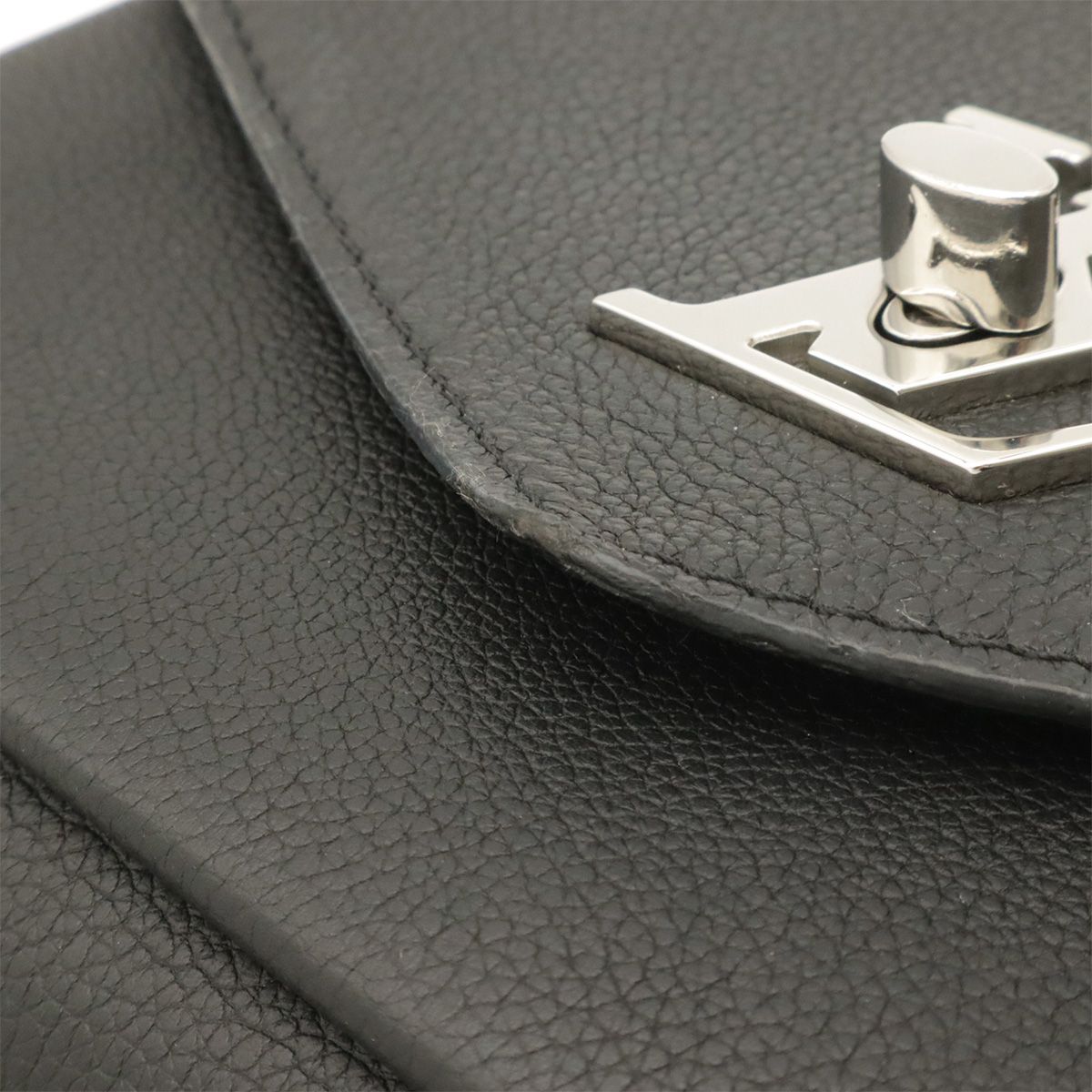 Louis Vuitton My Lockme Chain Shoulder Bag Pochette Leather Noir Black — view 5