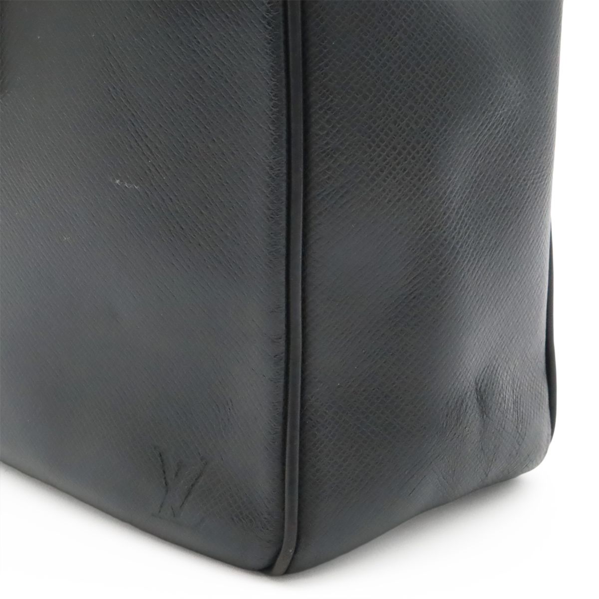 Louis Vuitton Taiga Shoulder Bag Crossbody Leather Ardoise Black — view 8