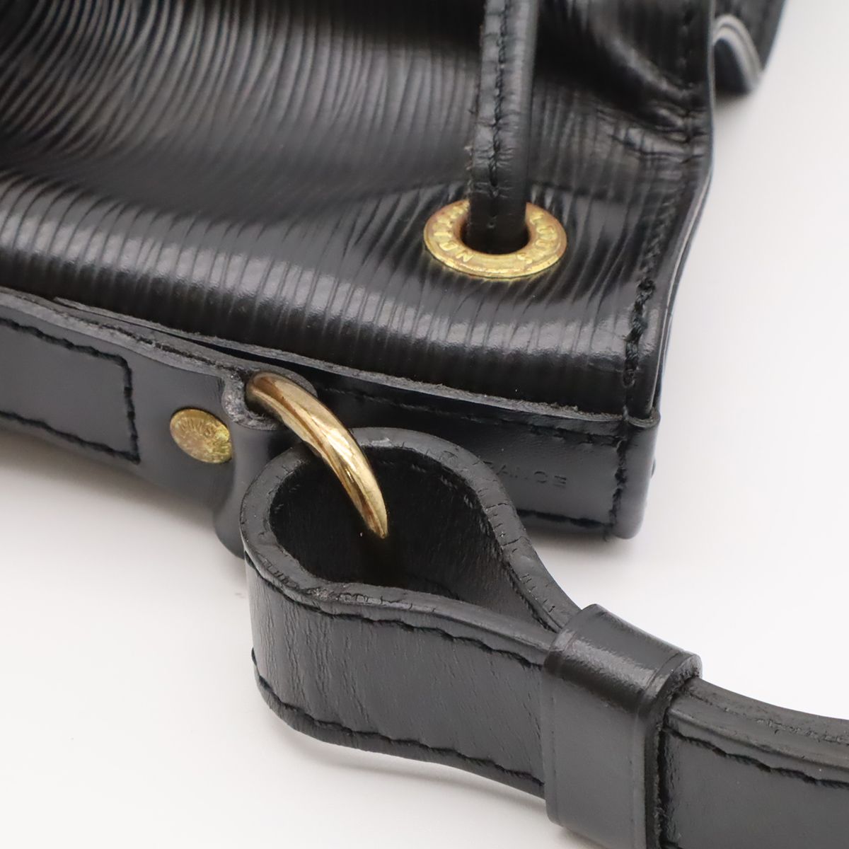Louis Vuitton Epi Noe Shoulder Bag Drawstring Noir Black Gold — view 6