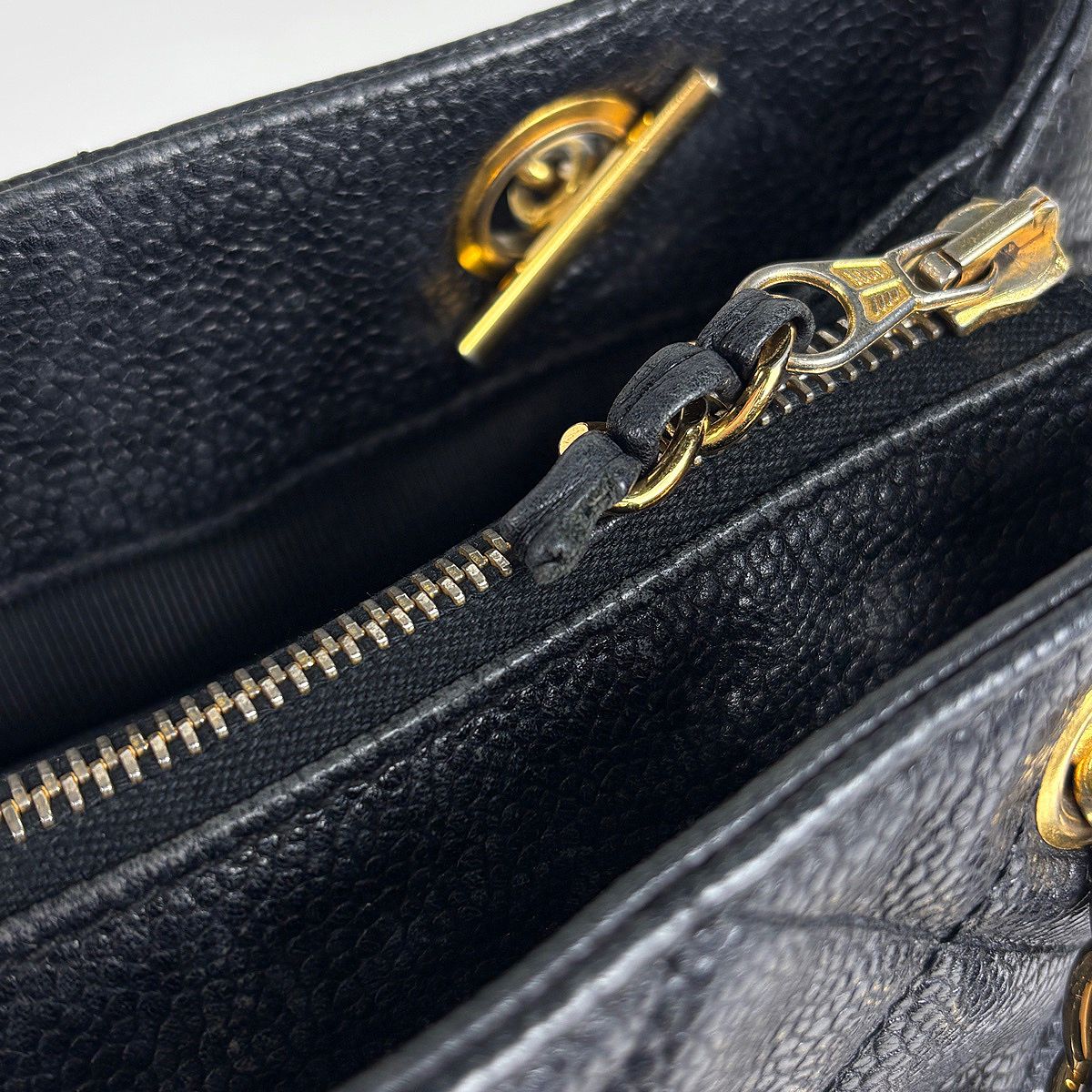 Chanel Tote CC Logo Caviar Leather Black — view 8