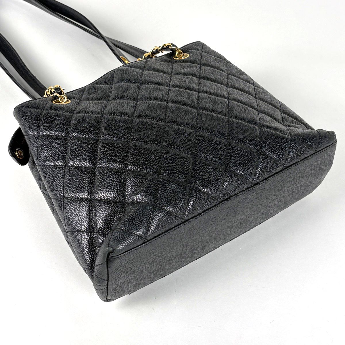 Chanel Tote CC Logo Caviar Leather Black — view 2