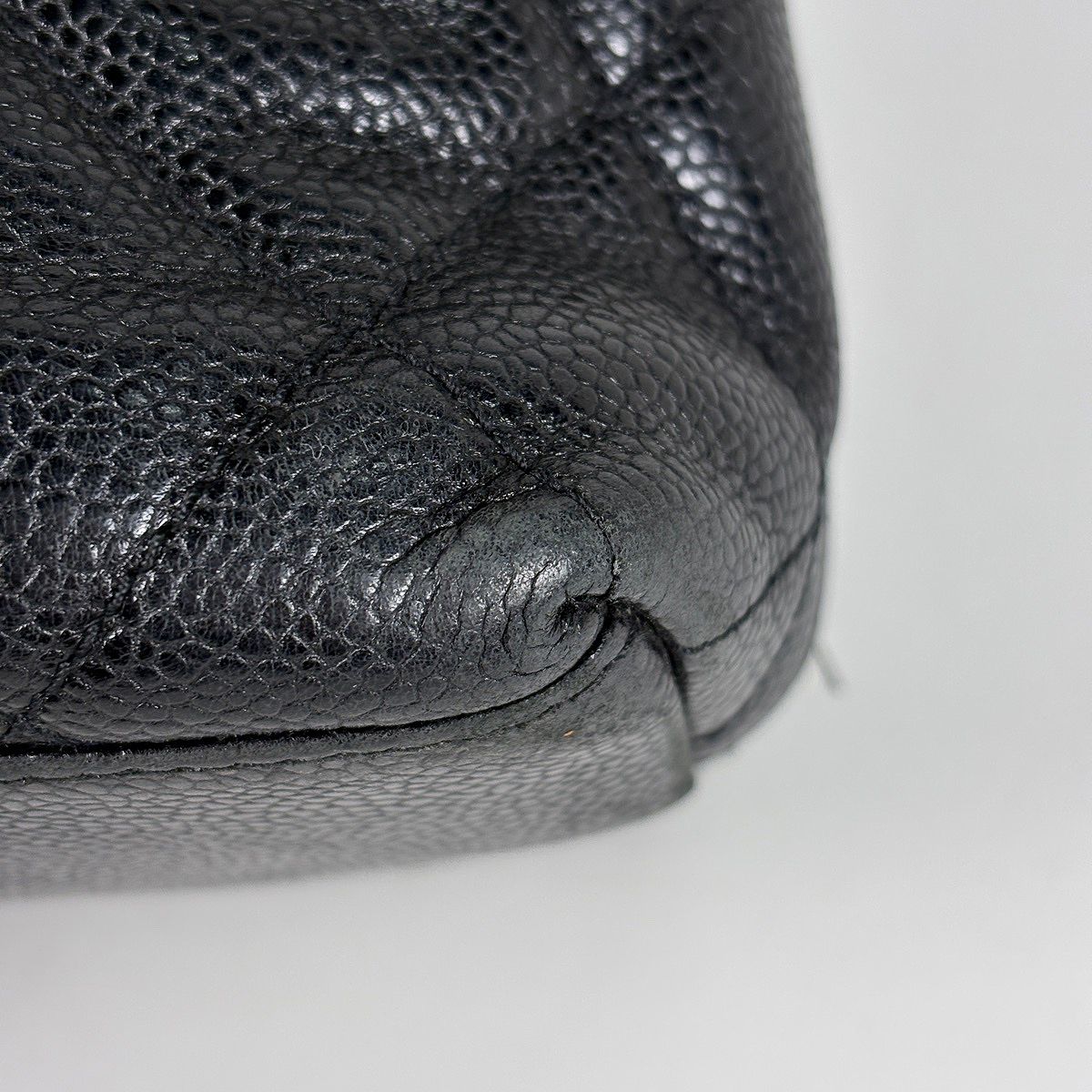 Chanel Tote CC Logo Caviar Leather Black — view 3