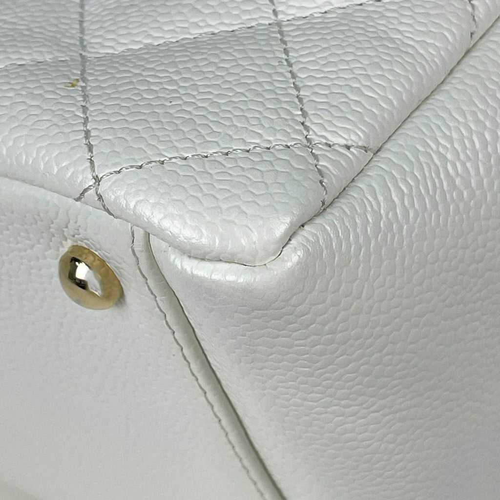Chanel Shoulder Bag CC Logo Quilted Caviar Leather White — view 3