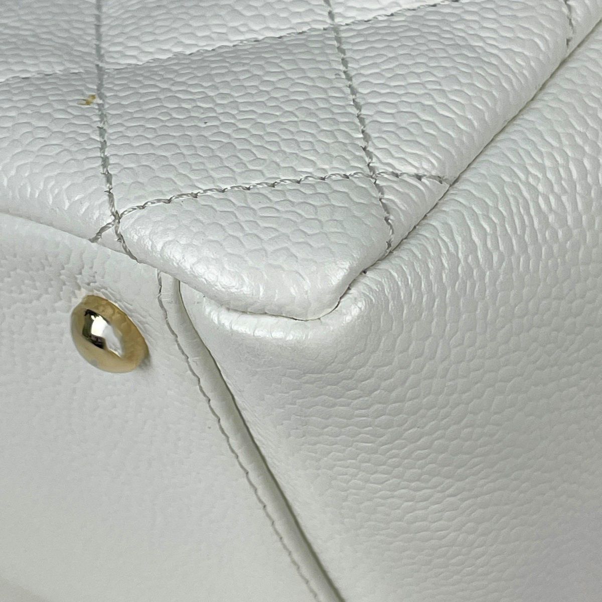 Chanel Shoulder Bag CC Logo Quilted Caviar Leather White — view 3