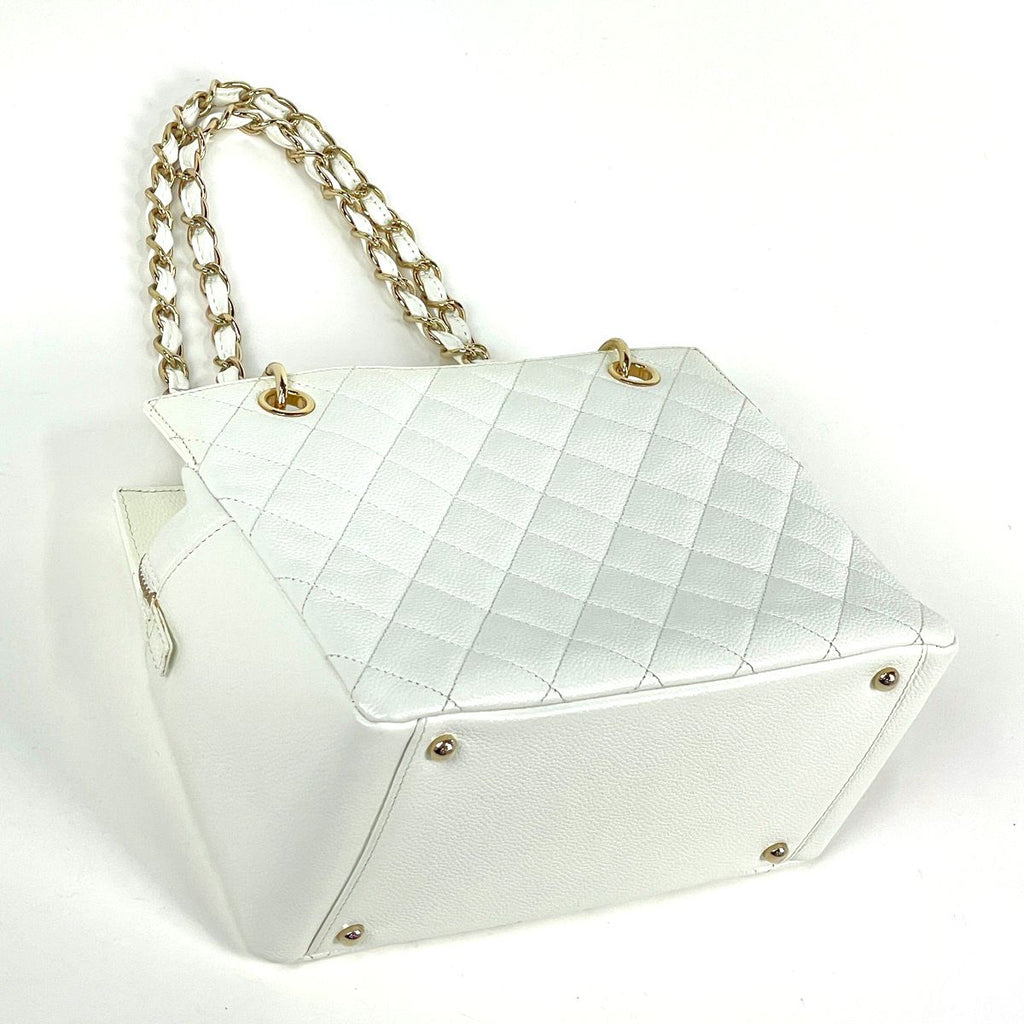 Chanel Shoulder Bag CC Logo Quilted Caviar Leather White — view 2