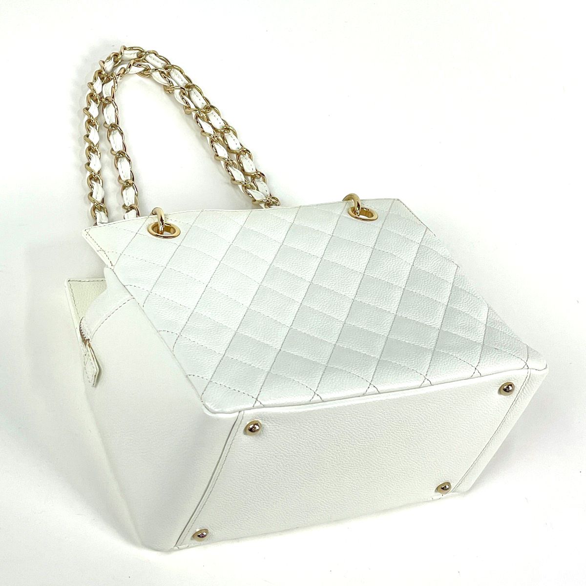 Chanel Shoulder Bag CC Logo Quilted Caviar Leather White — view 2