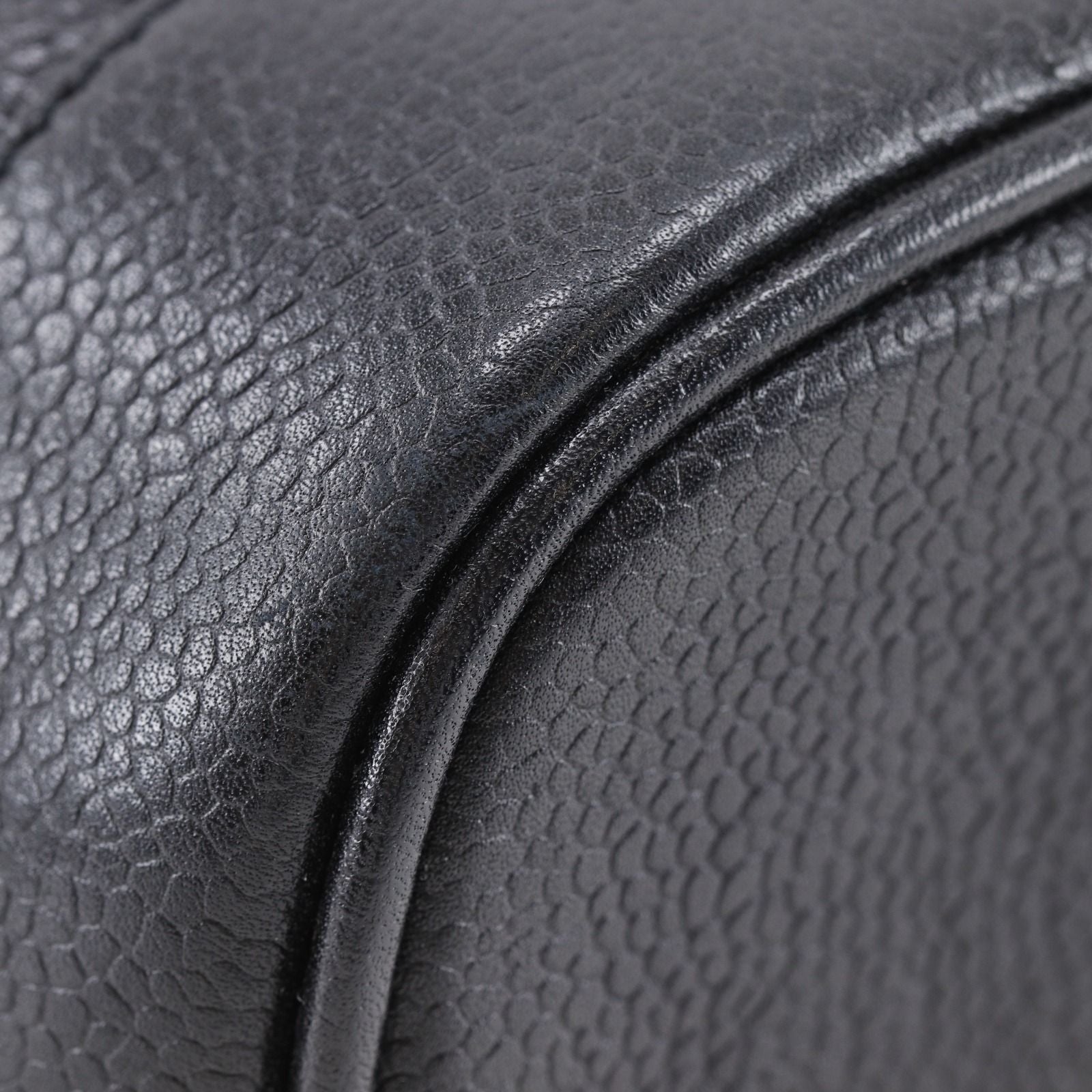 Chanel CC Logo Caviar Leather Black Vanity — view 4