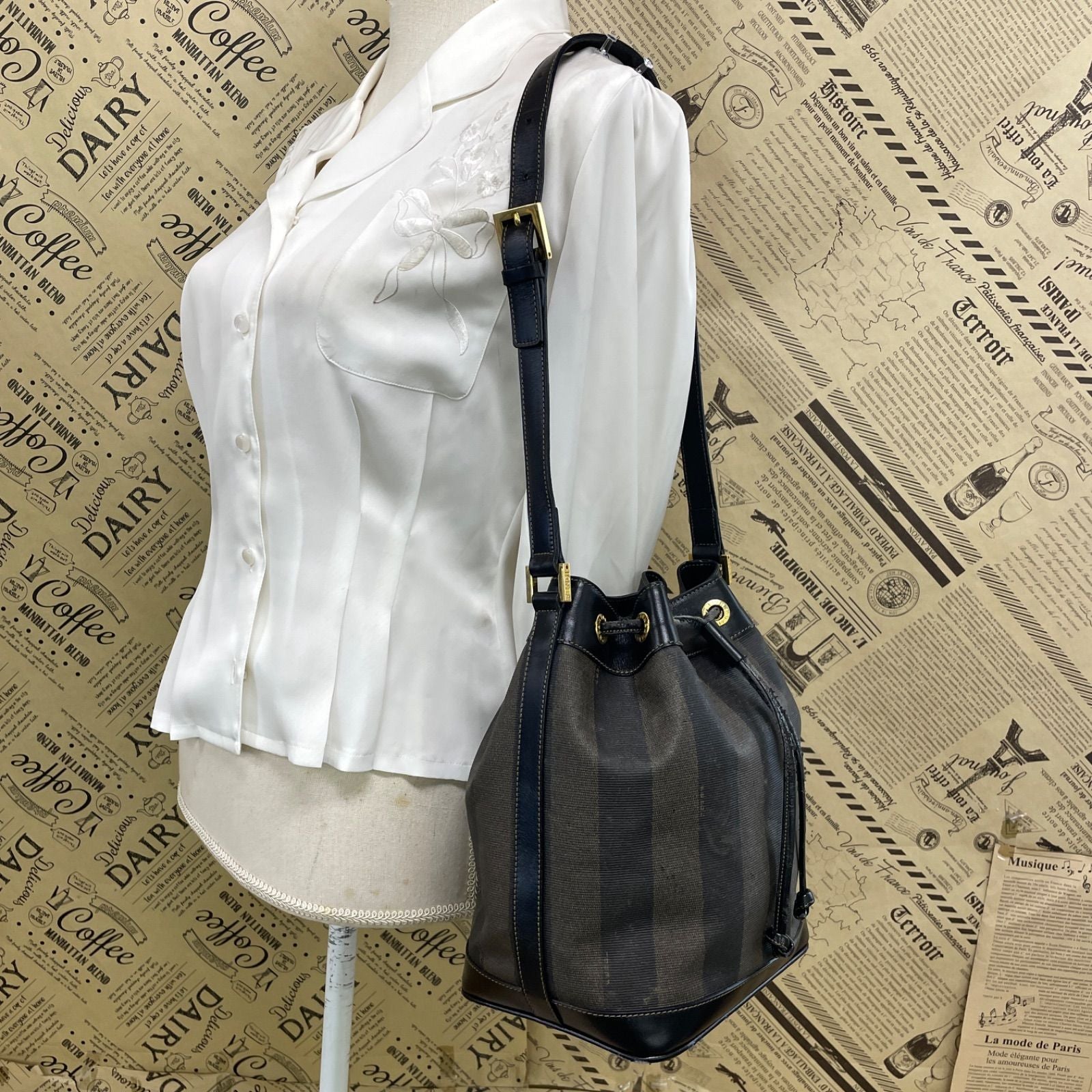 Fendi Pecan Drawstring Shoulder Bag Black — view 2